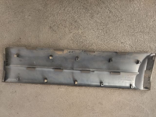 Moldura puerta der. Suzuki  grand Vitara