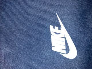 Chándal niña Nike. Talla S (128-137 cm).