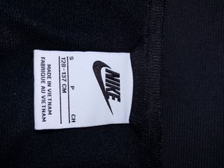 Chándal niña Nike. Talla S (128-137 cm).