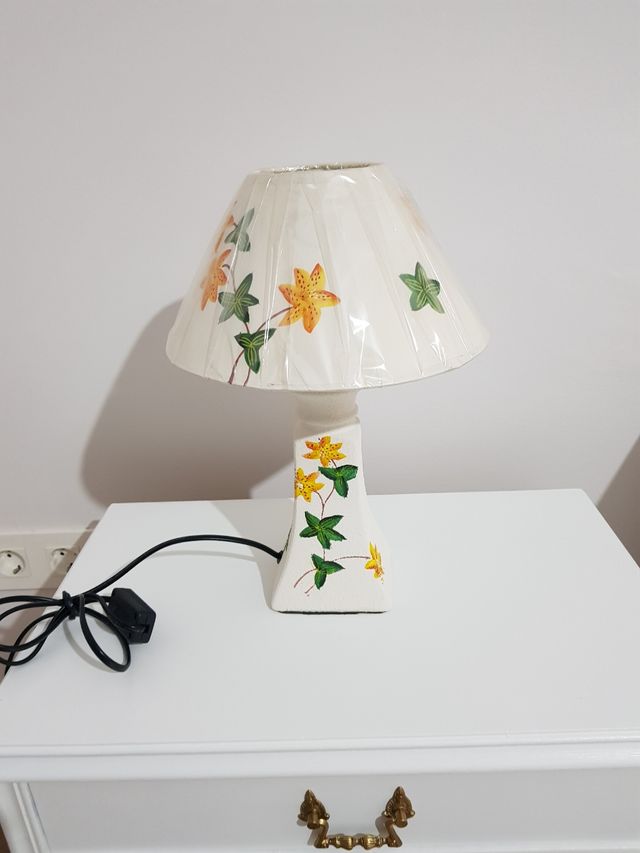 Lámpara pintada a mano