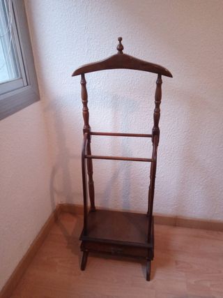 Cambiador de bebe/estanteria + perchero de regalo