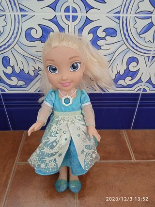 MUÑECA ELSA de FROZEN 