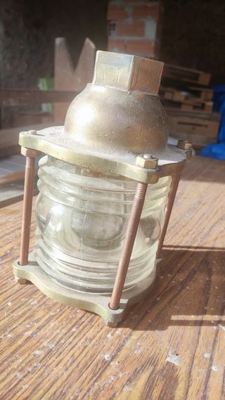 Farol antiguo de barco