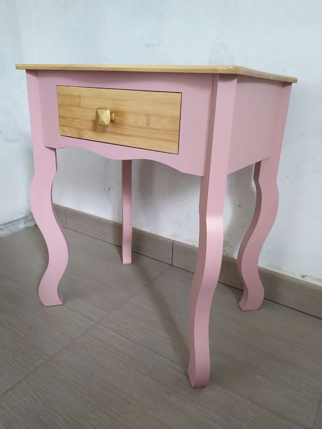 Comodino rosa restaurato