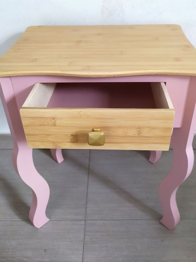 Mesita noche rosa restaurada