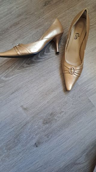 Zapatos dorados