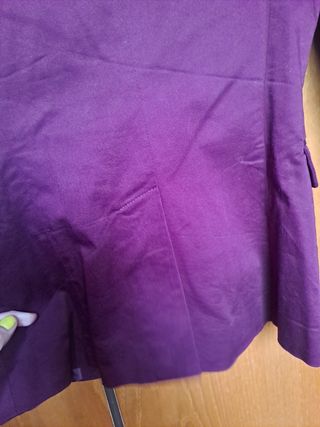 Chaqueta color vino tinto