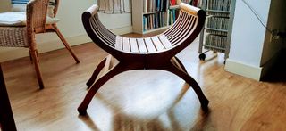 Taburete o banqueta tipo romana de madera de teca