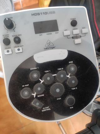 batería eléctrica behringer xd8usb
