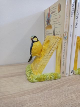 SUJETA LIBROS GNOMOS ANTIGUOS
