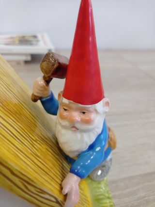 SUJETA LIBROS GNOMOS ANTIGUOS