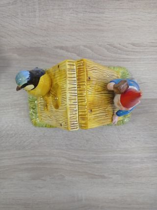 SUJETA LIBROS GNOMOS ANTIGUOS