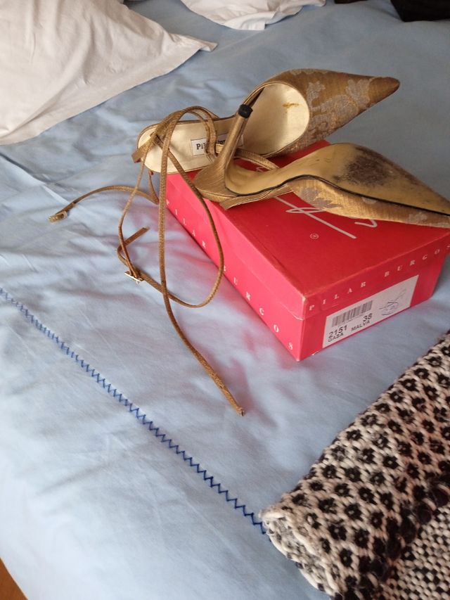 Preciosos zapatos de ceremonia o fiesta