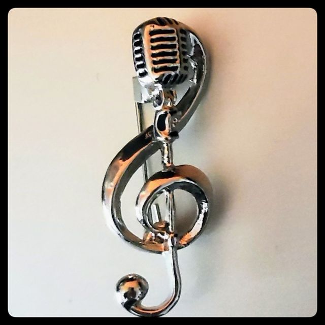 BROCHE MÚSICA