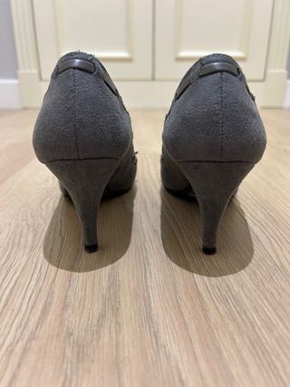 Zapatos grises de tacón, talla 36