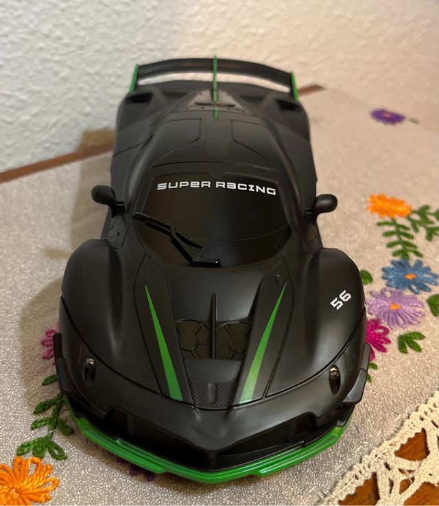 Auto telecomandata con luce LED per bambini