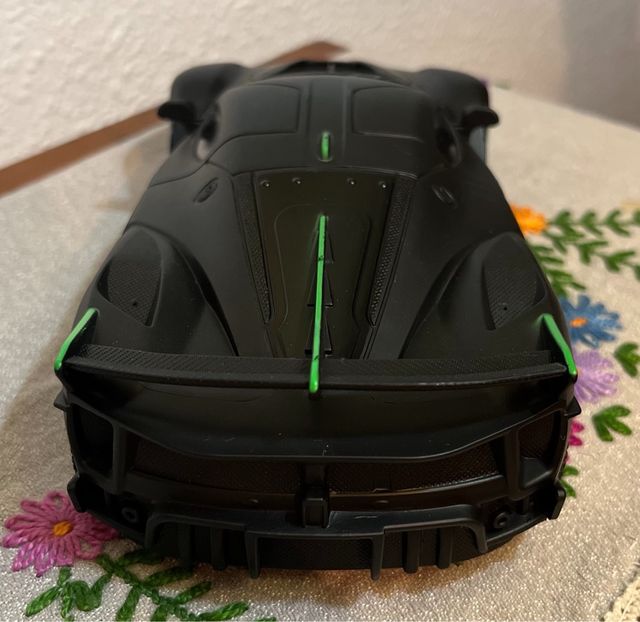 Auto telecomandata con luce LED per bambini