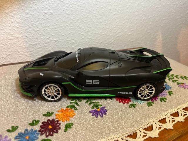 Auto telecomandata con luce LED per bambini