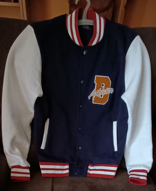 Chaqueta Universitaria azul y blanca