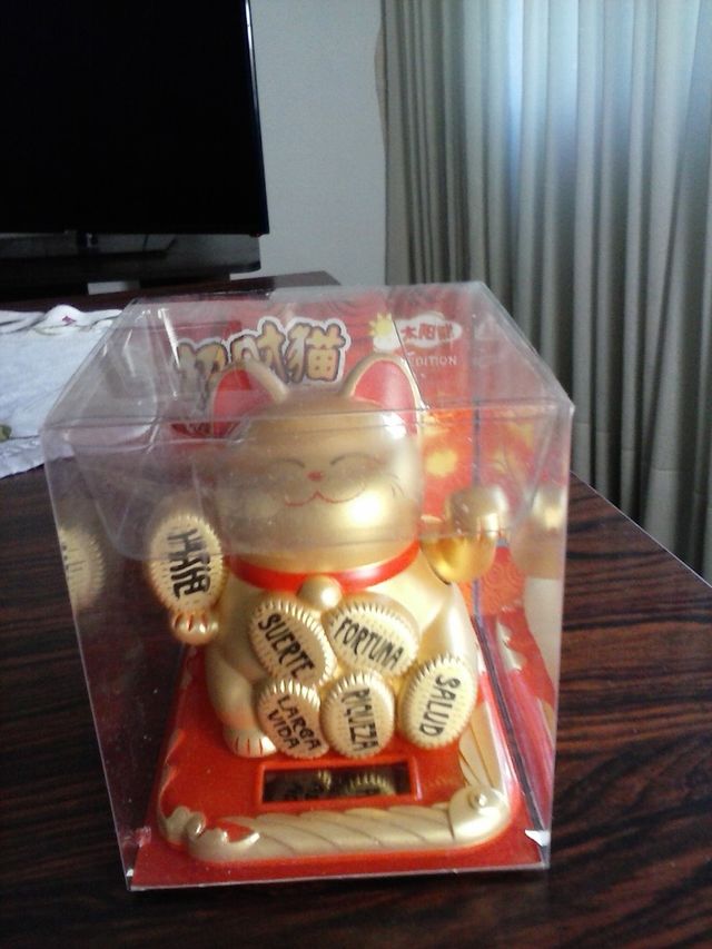 Manekineko solar (Gato de la suerte)