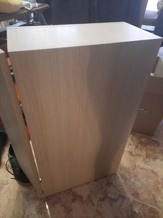 Mueble bajo mesa