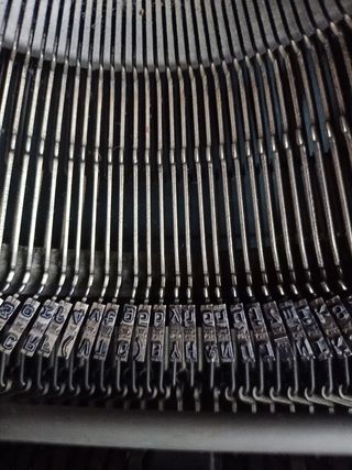 Máquina escribir OLIVETTI STUDIO 46.