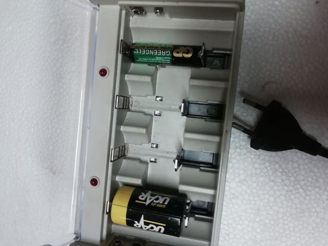Cargador de pilas recargables