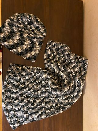 Gorro y cuello cerrado punto