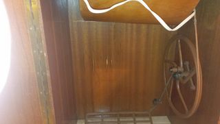 Maquina de coser con mueble