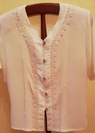Camisa con puntillas 