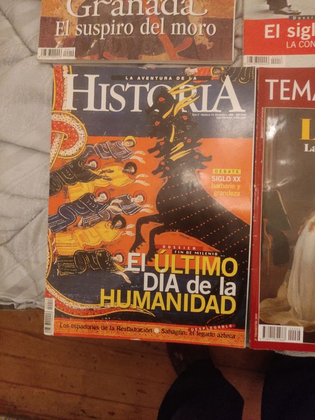 Lote de 7 revistas y libro de Historia