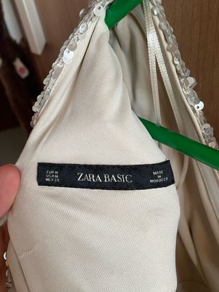 Vestido corto plateado lentejuelas Zara