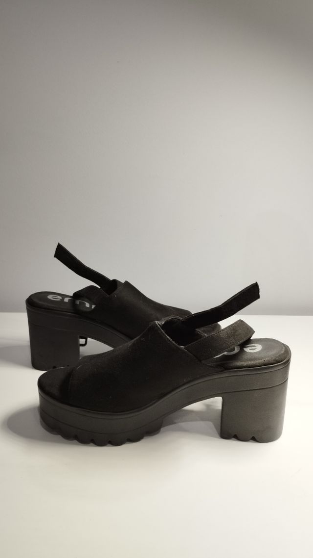 Zuecos Tacón y Plataforma Negros