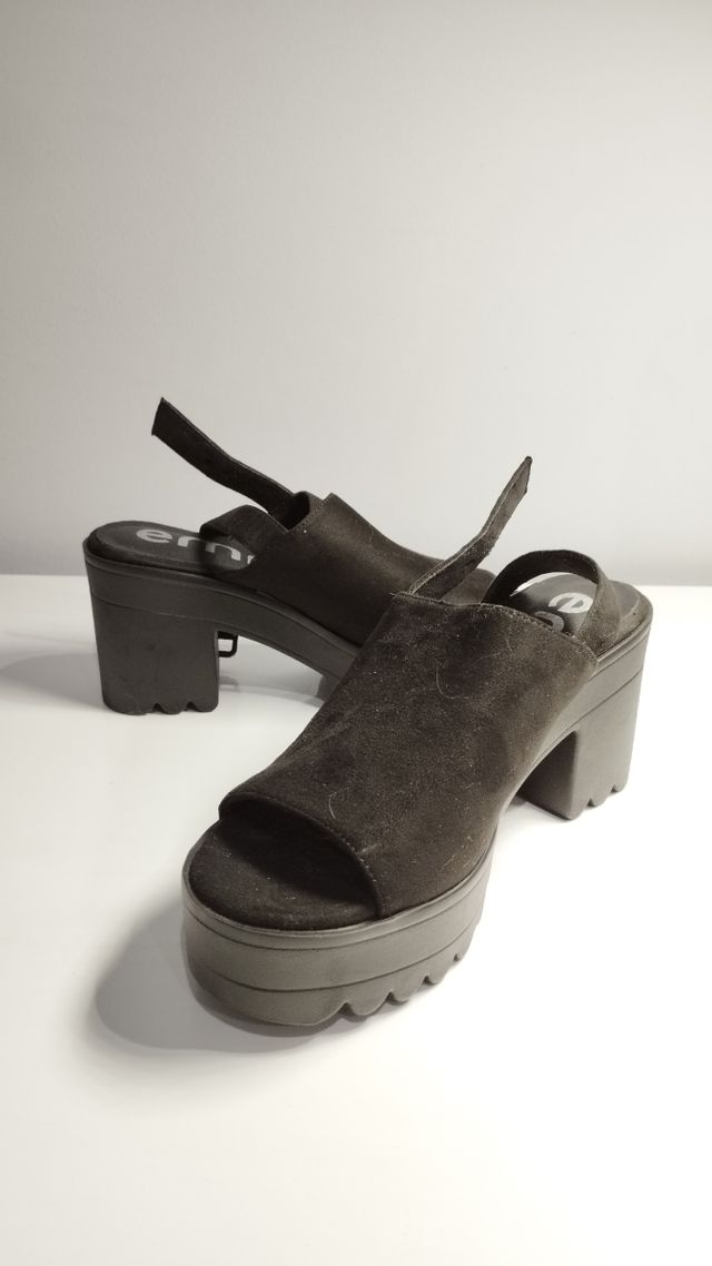 Zuecos Tacón y Plataforma Negros