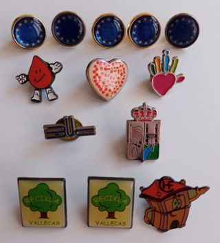 Medalla honor, pines y chapas variados