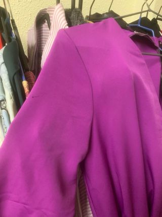 Mono lila/buganvilla de fiesta