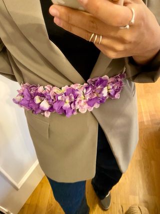 Mono lila/buganvilla de fiesta