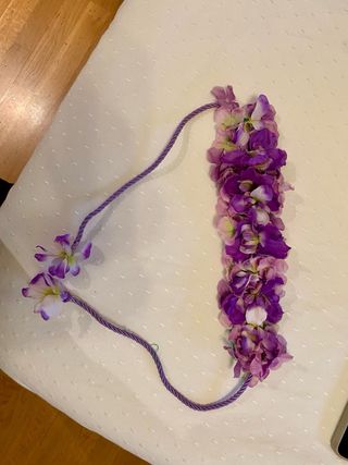 Mono lila/buganvilla de fiesta