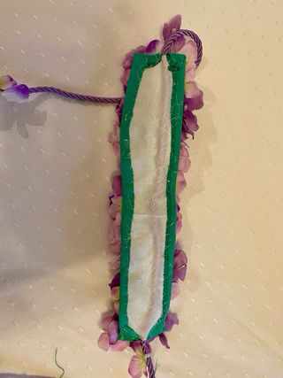 Mono lila/buganvilla de fiesta