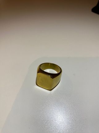 Anillo de acero dorado