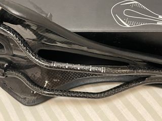 Sillín de carbono para bici