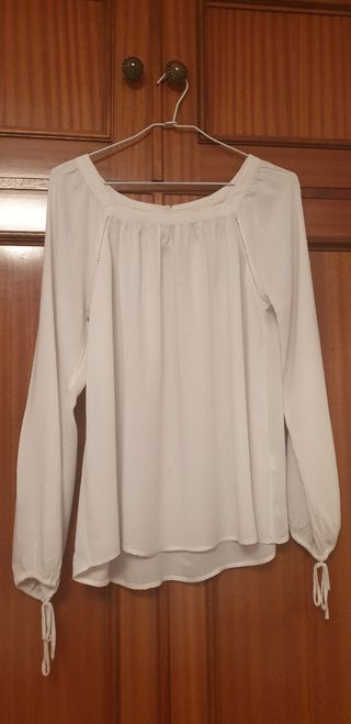 Blusa blanca de Stradivarius