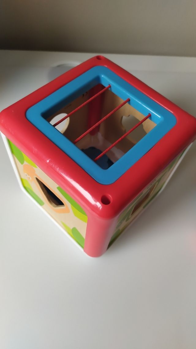Cubo clasificador formas y colores bebé