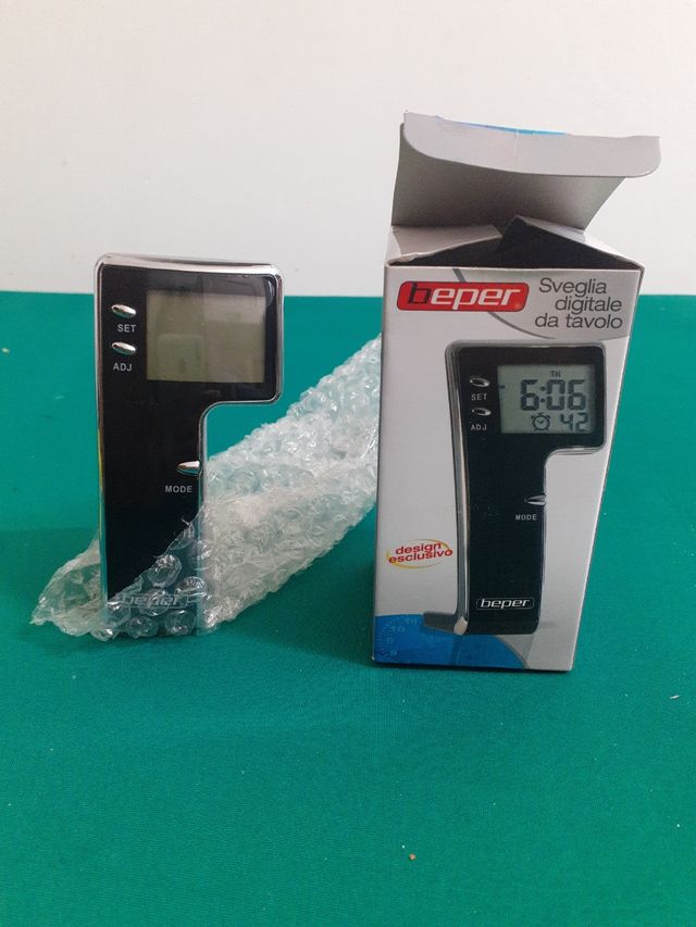 Orologio sveglia nuovo