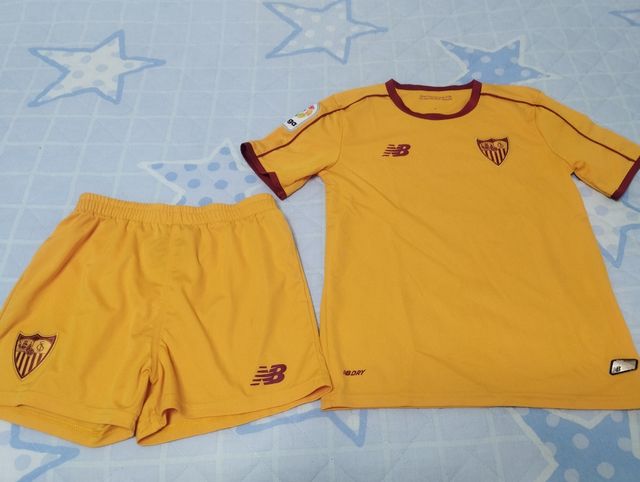 Equipación del Sevilla FV para niño