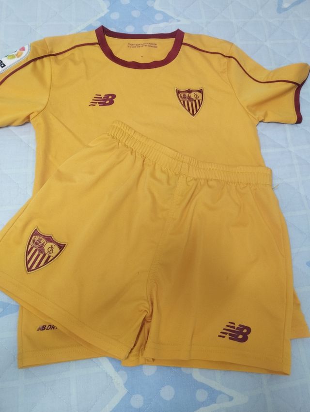 Equipación del Sevilla FV para niño