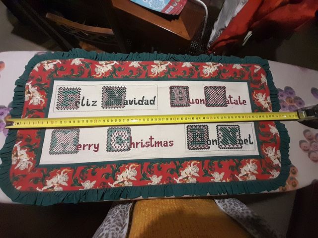 Runner ricamato a mano