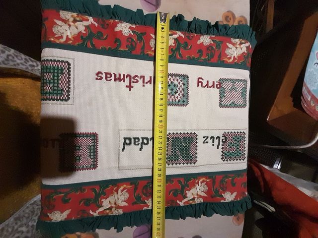 Runner ricamato a mano