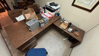 Mesa de escritorio o despacho. (Desmontable)