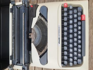 MAQUINA DE ESCRIBIR OLIVETTI